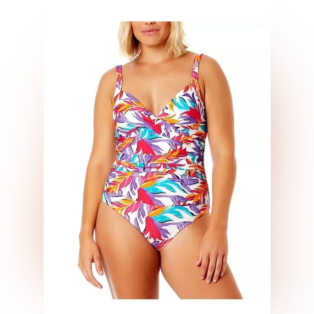 NWT Anne Cole
Women's Tropical-Print One-Piece Swimsuit size 8
